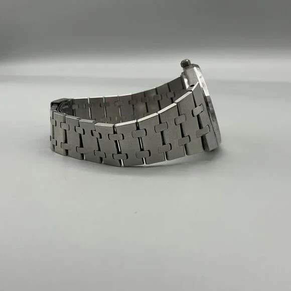 Vintage Bulova Royal Oak Men Watch 35mm Gray Waffle 1981 Date New Battery 7.75